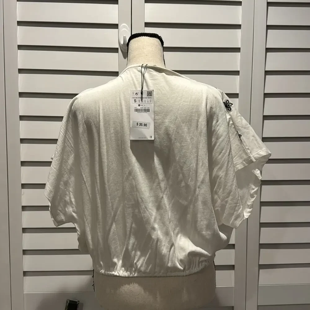 Zara NWT Oversized Embroidered Top with elastic bottom. - Picture 4 of 7